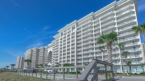 Apartment, Mehrere Betten, Strandblick (Majestic Sun 803A) | Aussenbereich