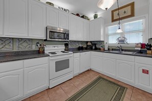Maison, plusieurs lits (Aventon) | Cuisine privée | Four, grille-pain