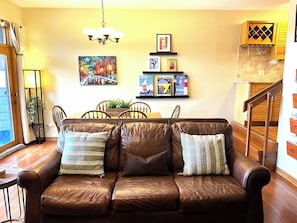 Smart TV, fireplace, computer monitors