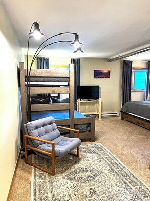 3 dormitorios, escritorio, tabla de planchar con plancha y wifi gratis