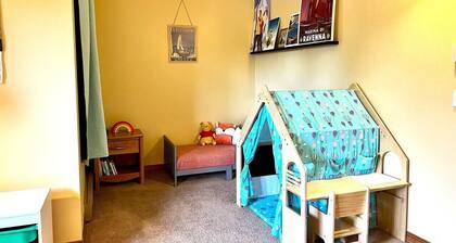 3 Bedroom Townhome 1 Block from Main St Frisco