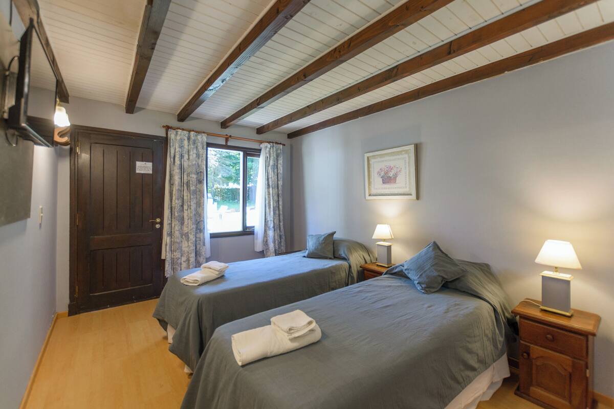 Chambre Économique Double ou avec lits jumeaux, vue jardin