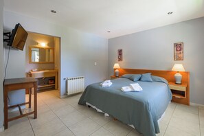 Habitación triple clásica, vistas al jardín