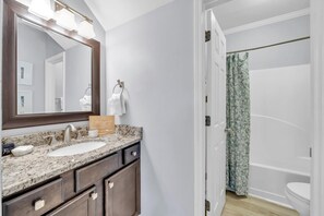 Bathroom - Sea Spray Cottage (Miramar Beach)