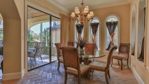 House, Multiple Beds, Pool View (Tuscany) | Dining