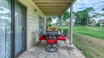 Villa, 1 kingsize bed met slaapbank, uitzicht op golfbaan (Seascape 23B) | Buiten dineren