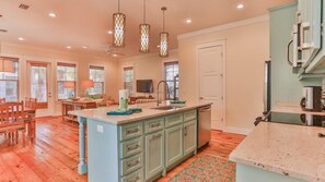 Maison, plusieurs lits (Family Ties) | Cuisine privée | Four, grille-pain