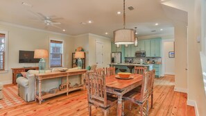 House, Multiple Beds (Family Ties) | Interior