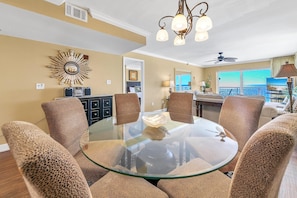 公寓客房, 多張床, 海景 (Destin Towers 102) | 用餐區