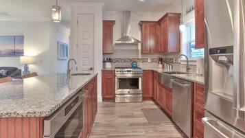 House, Multiple Beds (Hook, Wine, and Sinker) | Private kitchen | Oven, toaster