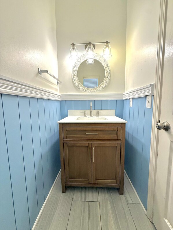 A bathroom with a vanity, sink, and mirror. - La Bella Vita (Santa Rosa Beach)