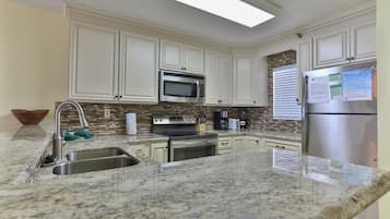 Appartamento, letti multipli, vista oceano (Destin on the Gulf 302) | Cucina privata | Forno, tostapane