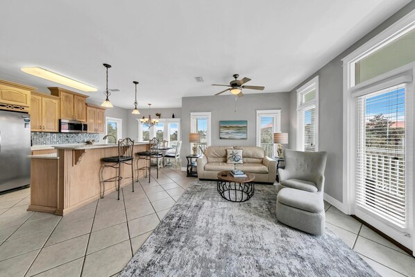 Hus - flera sängar (Seashine and Sunkisses) | Vardagsrum