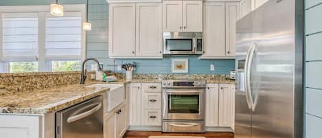 House, Multiple Beds (Shades of Blue) | Private kitchen | Oven, toaster