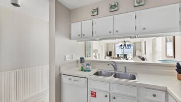 Condo, Multiple Beds, Ocean View (Destin on the Gulf 307) | Private kitchen | Oven, toaster