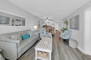 Apartamento, varias camas, vistas al mar (Destin on the Gulf 404) | Zona de estar
