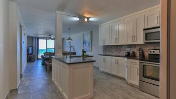 Condo, Multiple Beds (Destin on the Gulf 604) | Private kitchen | Oven, toaster