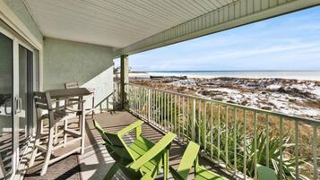 Condo, 1 King Bed with Sofa bed (Commodore's Retreat 102) | Outdoor dining