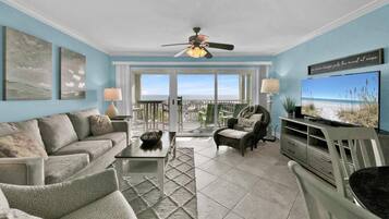 Condo, 1 King Bed with Sofa bed (Commodore's Retreat 102) | Living area