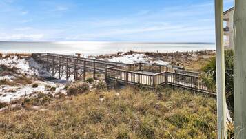 Condo, 1 King Bed with Sofa bed (Commodore's Retreat 102) | Property grounds