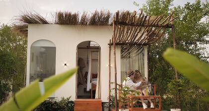 Unique Cottage In Gurugram with hill view and Private Jacuzzi . Pet Friendly