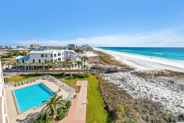 Appartement, Meerdere bedden, uitzicht op zee (Destin on the Gulf 607) | Zwembad | Een buitenzwembad