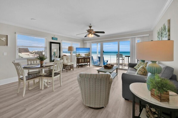 獨棟房屋, 1 張特大雙人床和 1 張沙發床 (Commodores Retreat 301) | 起居區