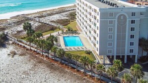 A hotel with a pool, beachfront view, and a beach area. - Destin on the Gulf 702 (Destin)