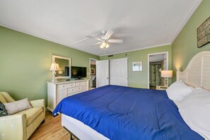 2 bedrooms, iron/ironing board - Destin on the Gulf 702 (Destin)