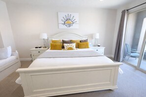 3 عدّة غرف نوم ومكتب ومكواة/لوح كي وسرير سفر