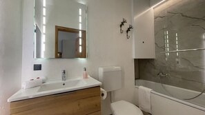 Dusche, Haartrockner, Handtücher