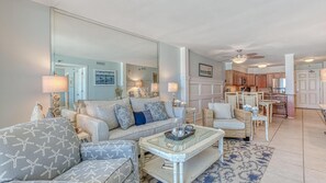 Living area - Destin on the Gulf 703 (Destin)