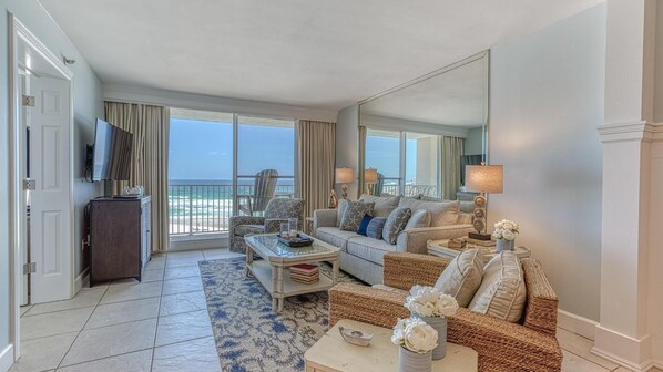 Living area - Destin on the Gulf 703 (Destin)