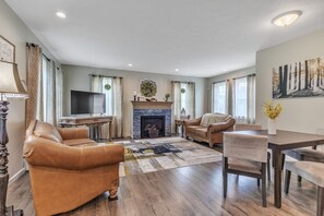 TV, fireplace, ping pong, stereo