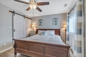 4 bedrooms, iron/ironing board, WiFi, bed sheets