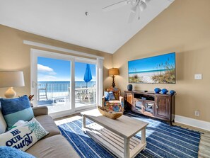 公寓客房, 多張床 (Commodores Retreat 402) | 起居區