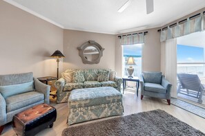 Leilighet, flere senger, havutsikt (Dunes of Seagrove 301B) | Oppholdsområde