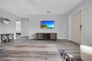 Smart TV 50 pollici con canali digitali, Netflix, Hulu