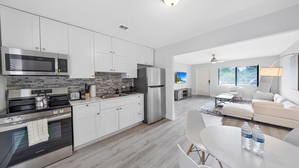 Unclassified image, 1 of 23, button - Lakeworth 2 Bedroom Home Free Parking (Lantana)