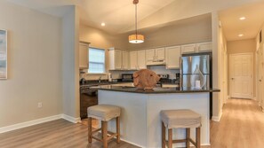 Hus - 1 kingsize-seng med sovesofa (After Dune Delight) | Privat køkken | Ovn, brødrister