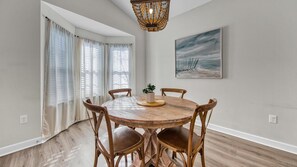 House, 1 King Bed with Sofa bed (Beach Bum Hideaway) | Dining