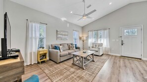 Living area - Beach Bum Hideaway (Santa Rosa Beach)
