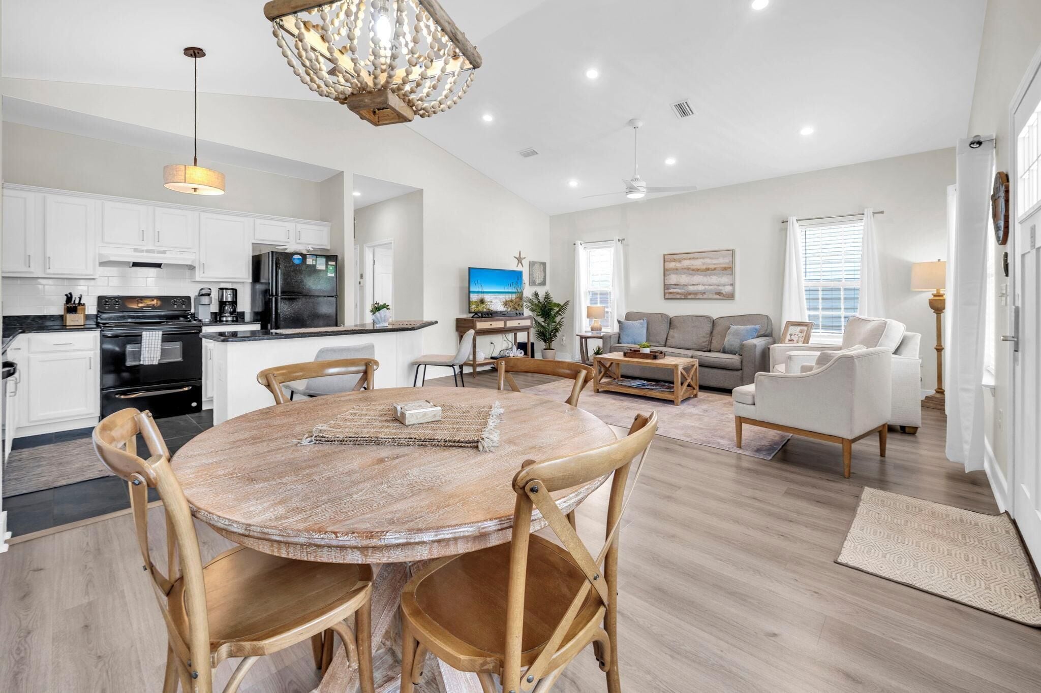 House, 1 King Bed with Sofa bed (Elsie's Cove) | Living area