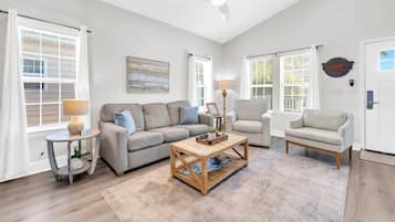 House, 1 King Bed with Sofa bed (Elsie's Cove) | Living area