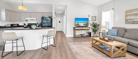 House, 1 King Bed with Sofa bed (Elsie's Cove) | Living area