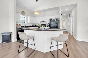 Ferienhaus, 1 King-Bett und Schlafsofa (Elsie's Cove) | Eigene Küche | Ofen, Toaster