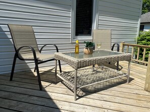 Outdoor dining - Family-sized home 5 minutes from beaches & Point Pelee National Park! (Leamington)
