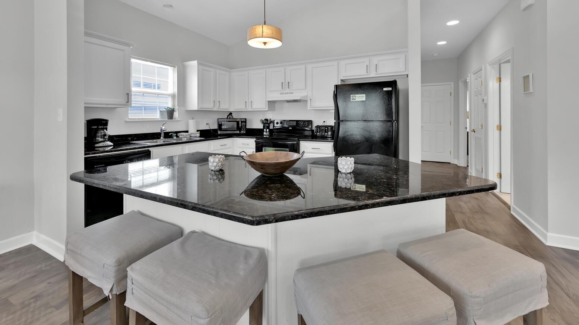 House, Multiple Beds (Luna Sea) | Private kitchen | Toaster