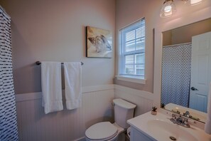 House, 1 King Bed with Sofa bed (Ocean Antics) | Bathroom | Towels