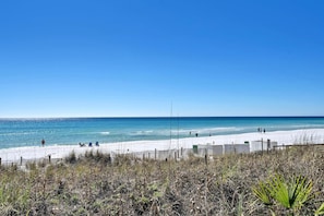 Lejlighed - flere senge - havudsigt (Sterling Shores 609) | Strand | En privat strand, hvidt sand